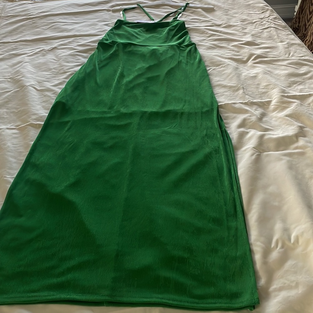 Lady dressed - Picture 3 of 5